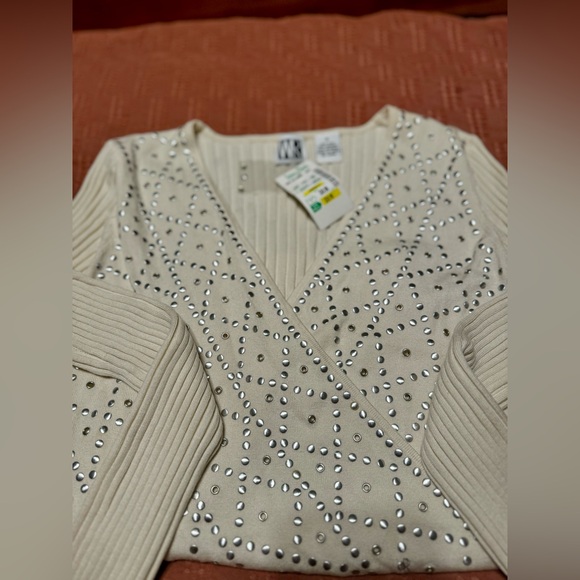 🆕 NWT Silk Jeweled WR Sweater - Cream Color Ribbed V-Neck - Long Sleeve - Size S - Picture 9 of 10